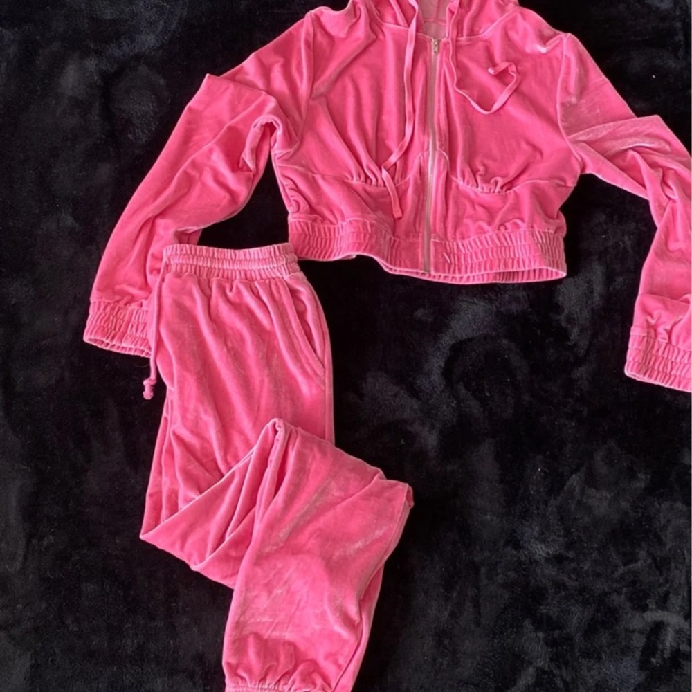 Woman’s tracksuit